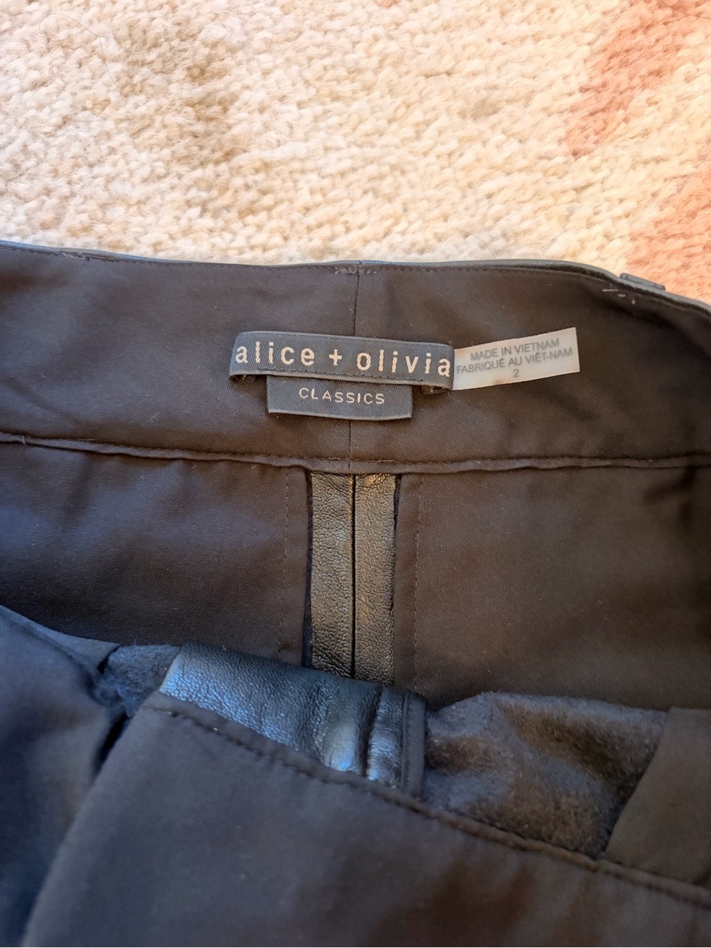 Alice and Olivia black straight leg vegan leather pants size 2 - Picture 3 of 10